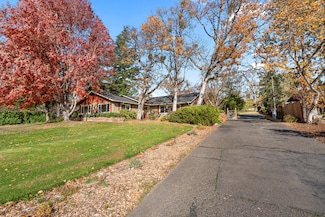 2241 Dellwood Ave, Medford, OR 97504