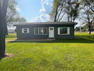 N3087 Lawson Dr, Waupaca, WI 54981
