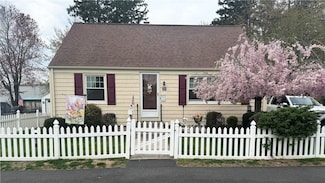 20 Pleasant St, Lincoln, RI 02865