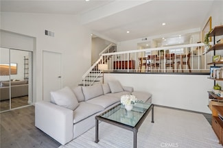18356 Collins St Unit B, Tarzana, CA 91356