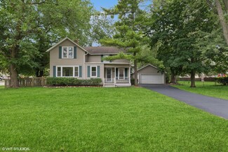 3653 Woodlawn Ave, Gurnee, IL 60031