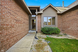 681 Cottage Ln, Greenwood, IN 46143