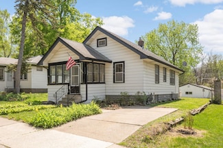 1104 6th St E, Saint Paul, MN 55106