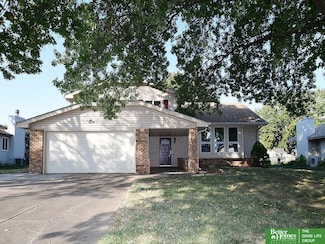 814 Tara Rd, Papillion, NE 68046