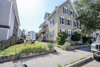 16 Hevey St, Manchester, NH 03102