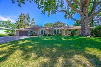 5804 W 70th St, Edina, MN 55439