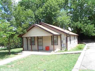 893 Pine St, Waldron, AR 72958