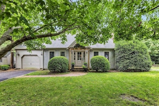 37 Tobisset St, Mashpee, MA 02649