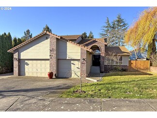 1067 SE Dogwood Ln, Gresham, OR 97080