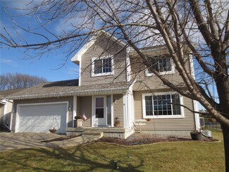7525 Prairie Hawk Dr SW, Cedar Rapids, IA 52404