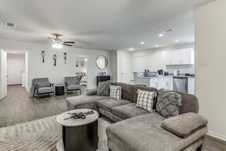 2308 Dalworth St, Grand Prairie, TX 75050