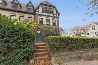 213 Burns St, Forest Hills, NY 11375