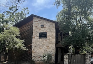 4701 Red River St Unit 104, Austin, TX 78751