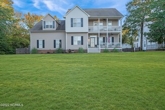 504 Chadwick Shores Dr, Sneads Ferry, NC 28460