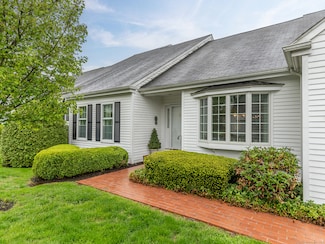 8 Dickinson Ct, Litchfield, CT 06759