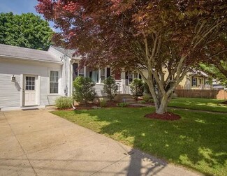 9 Elm St, North Providence, RI 02911