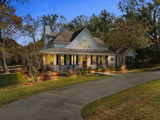 880 Paradise Dr, Coldspring, TX 77331