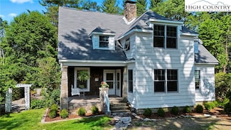 140 Library Ln, Banner Elk, NC 28604
