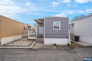 21 Helen Dr, Moonachie, NJ 07074