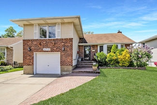 146 Newbridge Rd, East Meadow, NY 11554