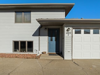 425 28th Ave SW Unit B, Minot, ND 58701
