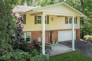 134 Pine Tree Ln, Morgantown, WV 26508