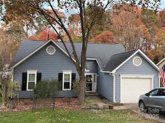 11001 Gladewater Dr, Matthews, NC 28105