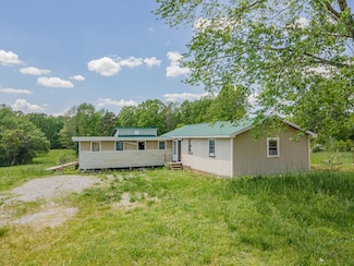 2724 She Boss Rd, Duck River, TN 38454