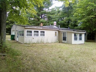 8509 W Cameron Bridge Rd, Frederic, MI 49733