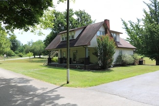 33 Day St, Hazel Green, KY 41332