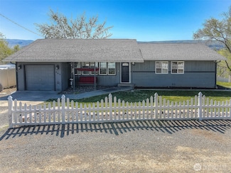 220 Kinne Ln, Selah, WA 98942