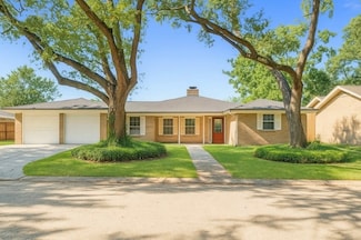 2202 Palomar St, Baytown, TX 77520