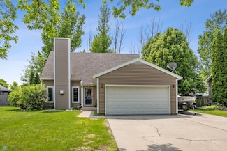 1813 Prairie Ln S, Fargo, ND 58103