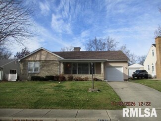 4125 N Hollyridge Cir, Peoria, IL 61614