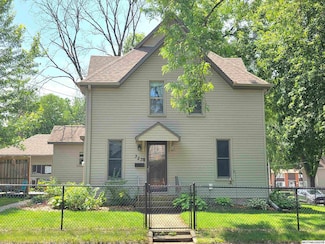 323 6th St NW, Mason City, IA 50401