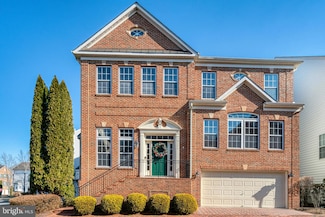 9131 Lake Parcel Dr, Fort Belvoir, VA 22060