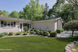 68 Middletown Rd, Holmdel, NJ 07733