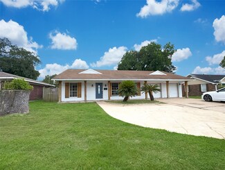 206 E Edgebrook Dr, Houston, TX 77034