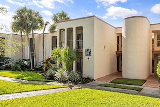 516 Orange Dr Unit 24, Altamonte Springs, FL 32701