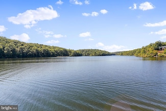 105 Forest Dr, Whitacre, VA 22625