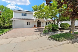 64 North Dr, New Hyde Park, NY 11040