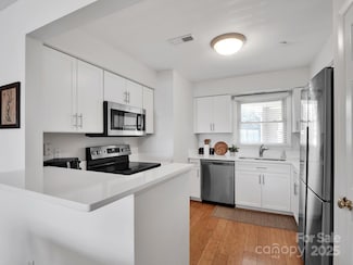 9808 Emerald Point Dr Unit 10, Charlotte, NC 28278