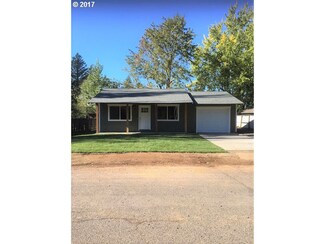 45 Wheeler Rd, Cascadelocks, OR 97014