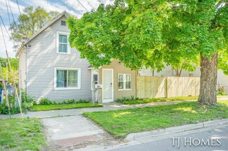 887 Crosby St NW, Grand Rapids, MI 49504