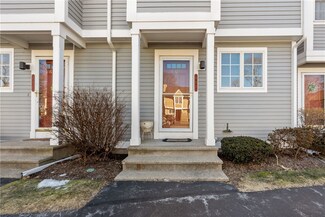 735 Willett Ave Unit 607, Riverside, RI 02915