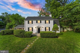 3827 Lorcom Ln, Arlington, VA 22207