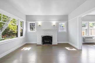 2400 F St, Sacramento, CA 95816