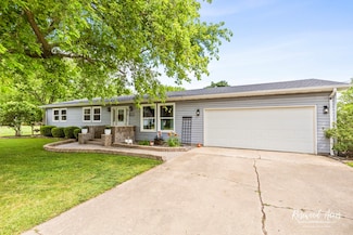 601 E Washington St, Ashkum, IL 60911