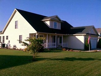 5845 Clover Ln, Walbridge, OH 43465
