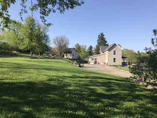 420 N River St, Lowell, WI 53557